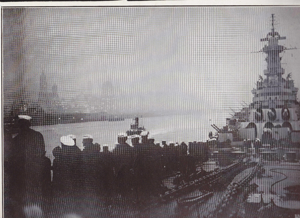 USS Missouri Moving Up North River WWII Dispatch Photo News Service  0