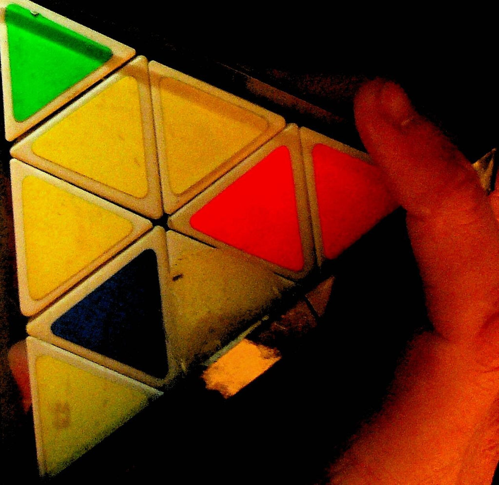 Pyraminx Tomy Brain Teaser Puzzle 1981 w Container & Instructions0