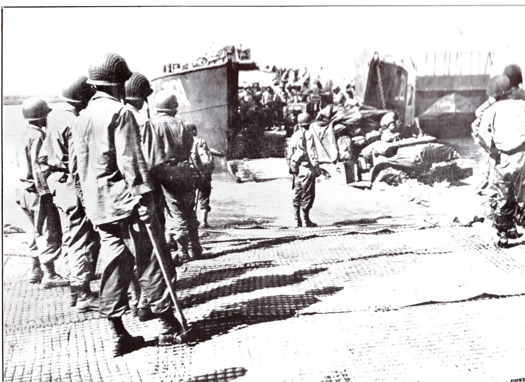 American Jeep landing at Arawe New Britain WWII Dispatch Photo News Service